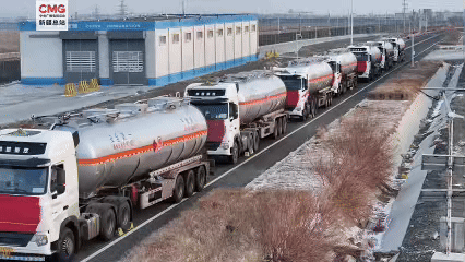 新疆阿拉山口：全国首单航空煤油出口中亚