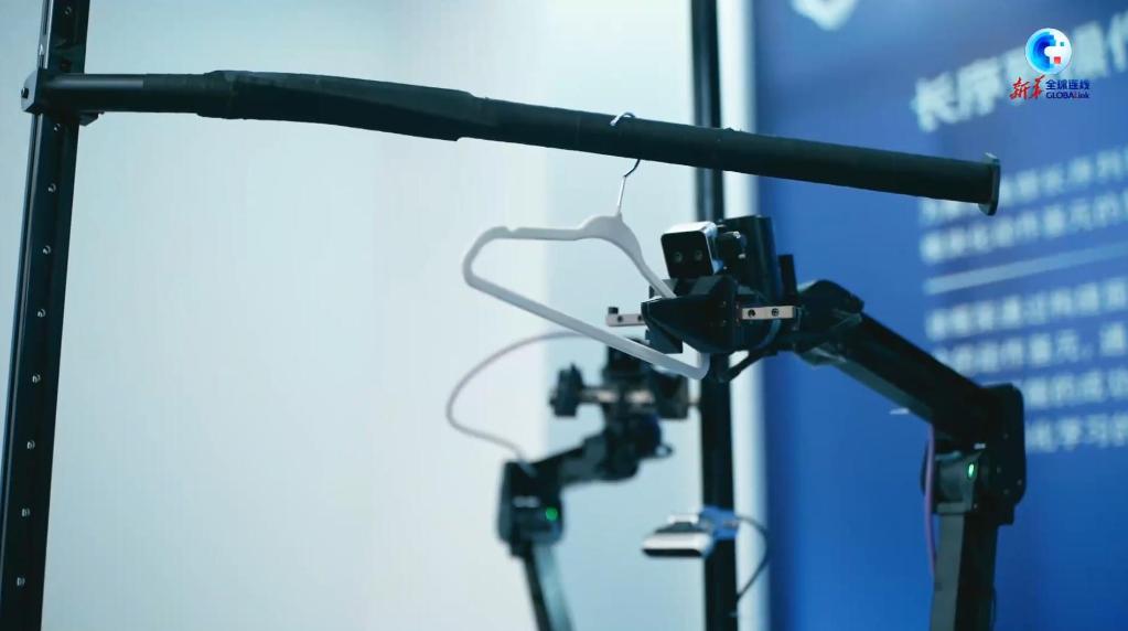 全球连线｜能跳舞、会家务！巴基斯坦留学生带你体验机器人“整活儿”炫技