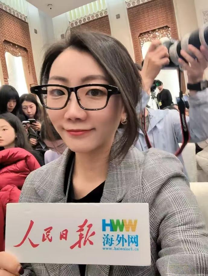 戴上AI眼镜“看”两会