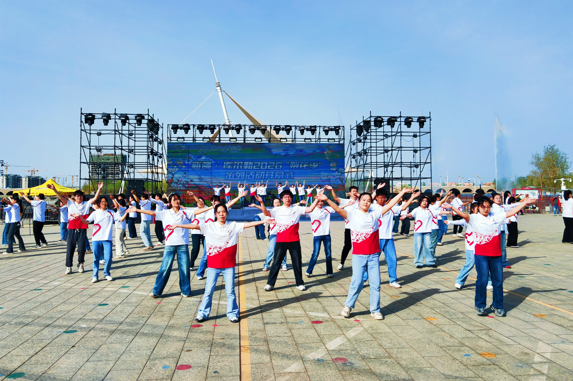 梨花满城春意燃 新疆库尔勒打造全时文旅新图景