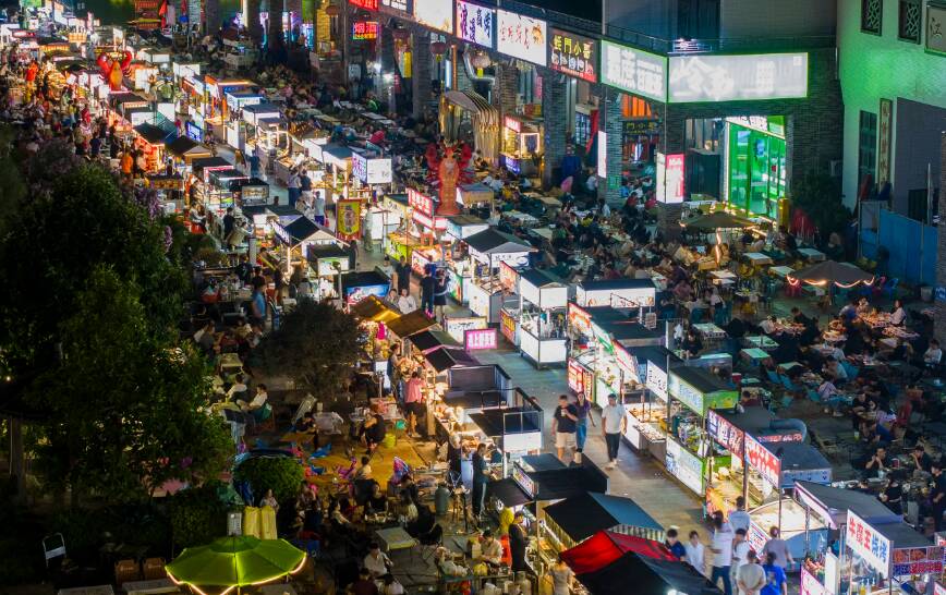 好评中国丨点亮城市夜色 激活夏日消费热潮
