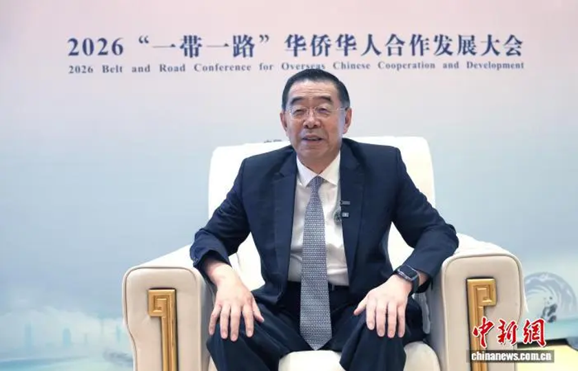 2026年6月,四川成都,2026“一带一路”华侨华人合作发展大会现场,正大集团资深副董事长谢毅接受中新社采访 记者 安源 摄