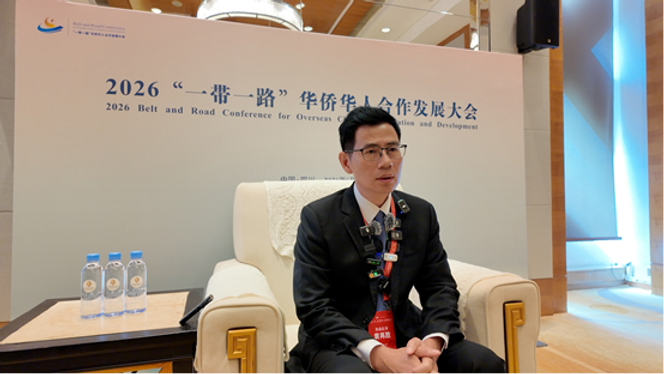 坦桑尼亚中华总商会名誉会长、联合建设集团中坦工业园董事长黄再胜在成都接受媒体采访 金冠池 摄